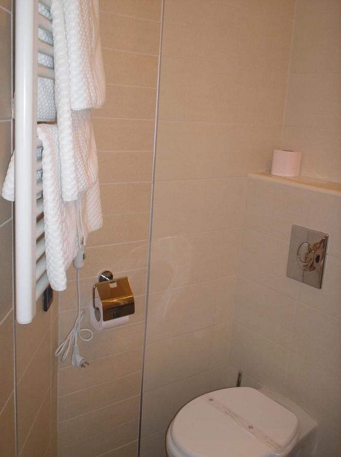 Hotel Fontana Buzet Bagian luar foto
