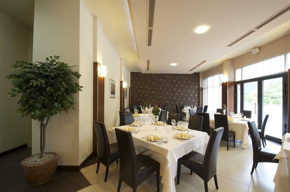 Hotel Fontana Buzet Bagian luar foto