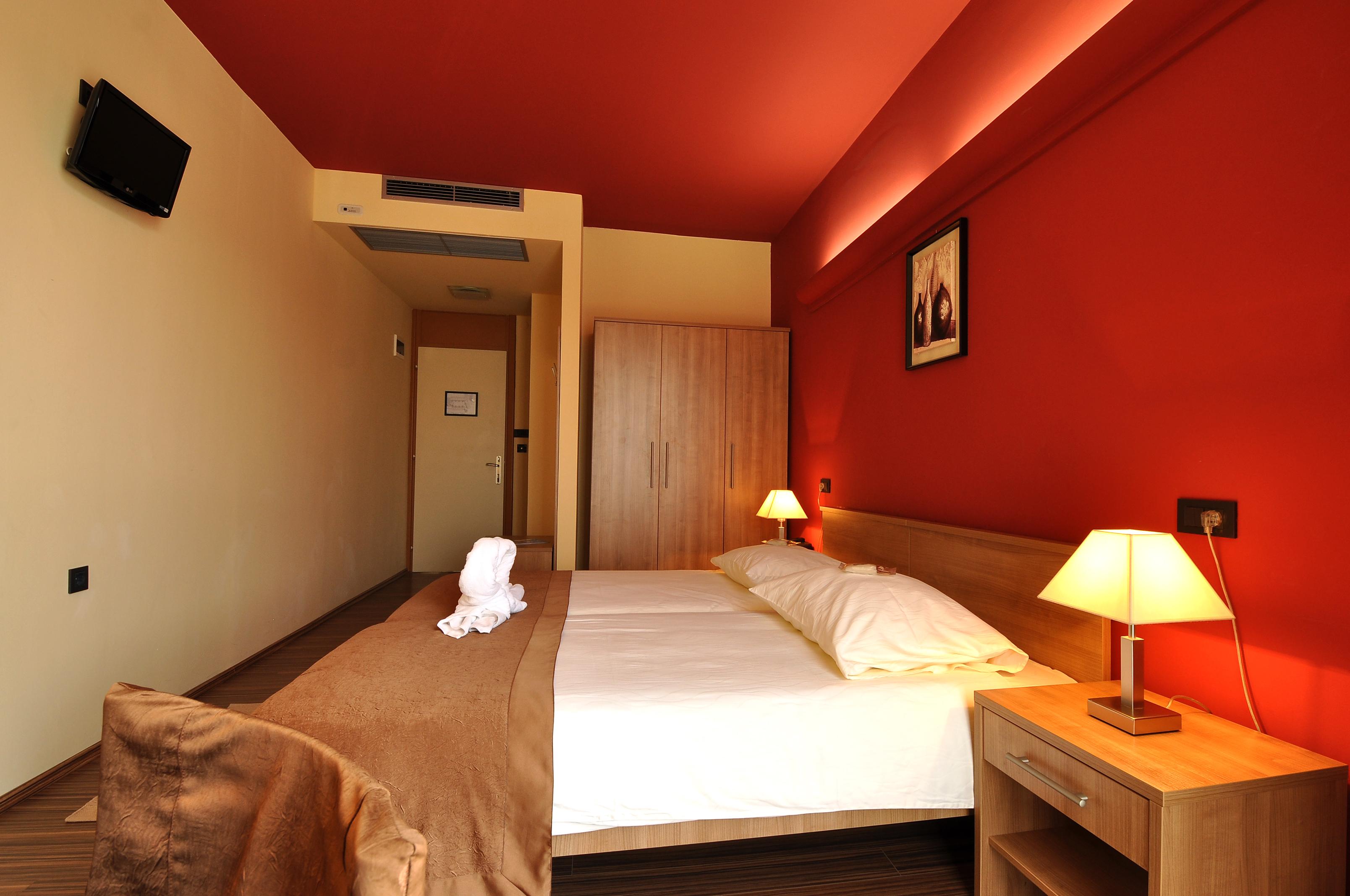 Hotel Fontana Buzet Bagian luar foto
