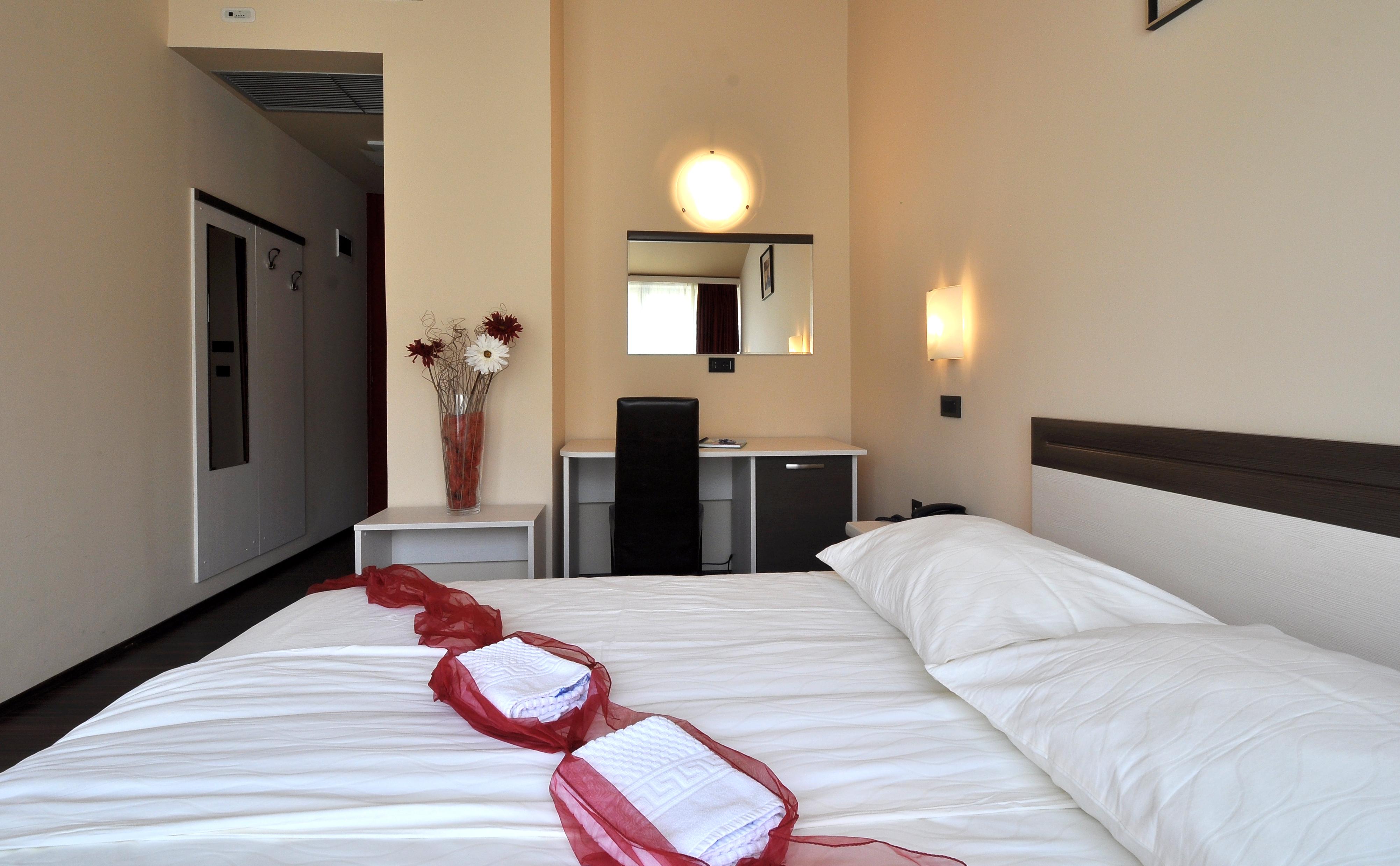 Hotel Fontana Buzet Bagian luar foto