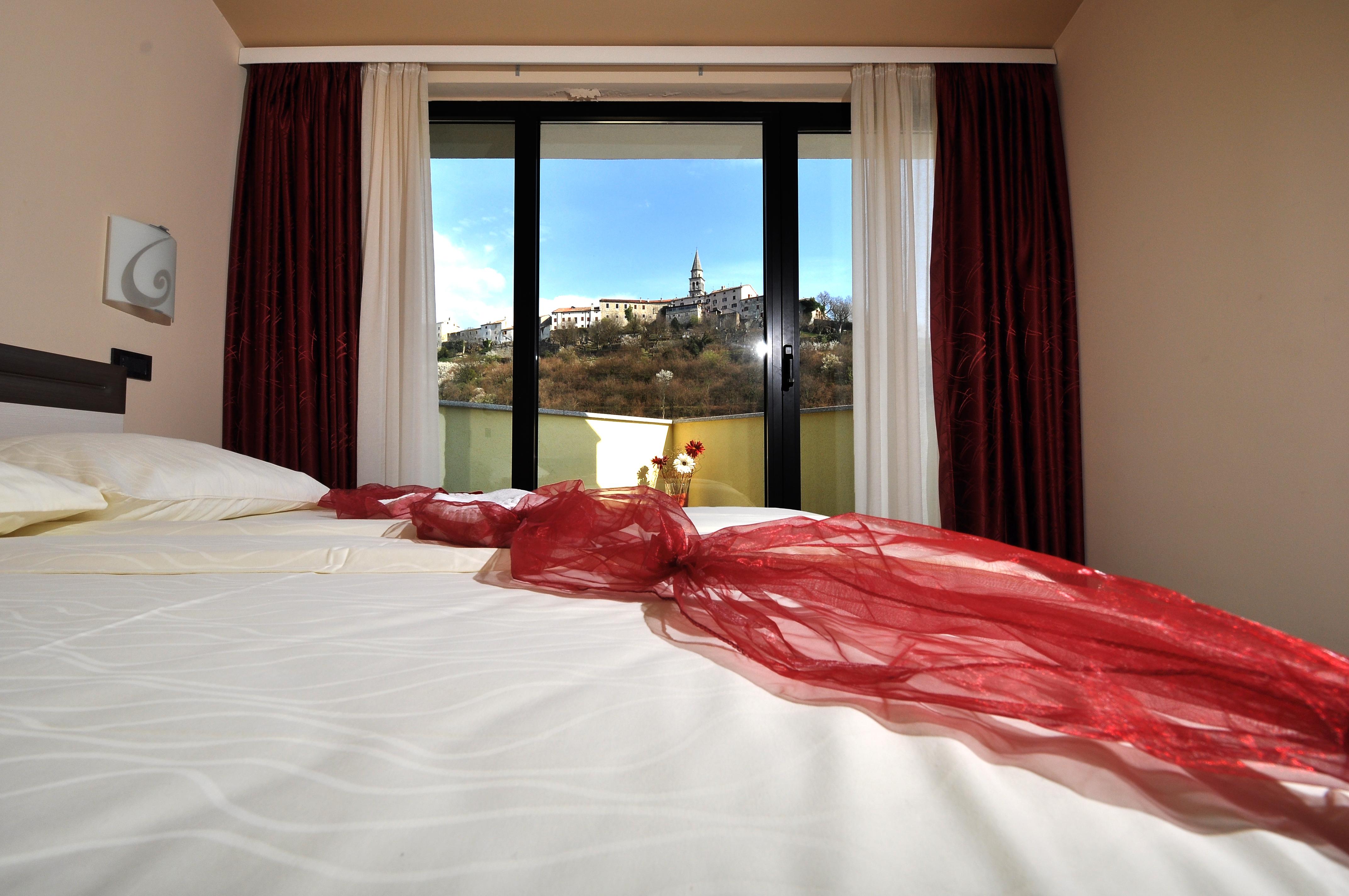 Hotel Fontana Buzet Bagian luar foto