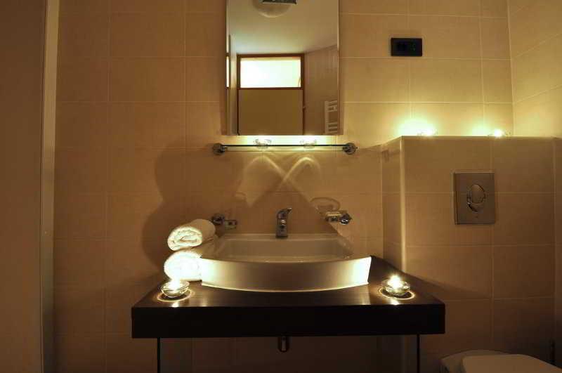 Hotel Fontana Buzet Bagian luar foto