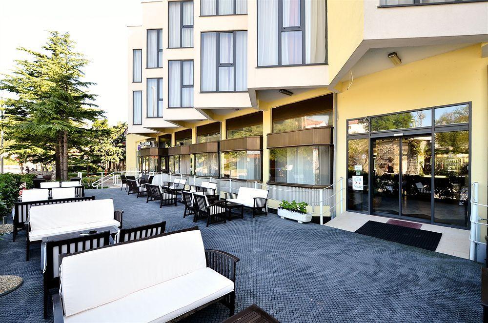 Hotel Fontana Buzet Bagian luar foto