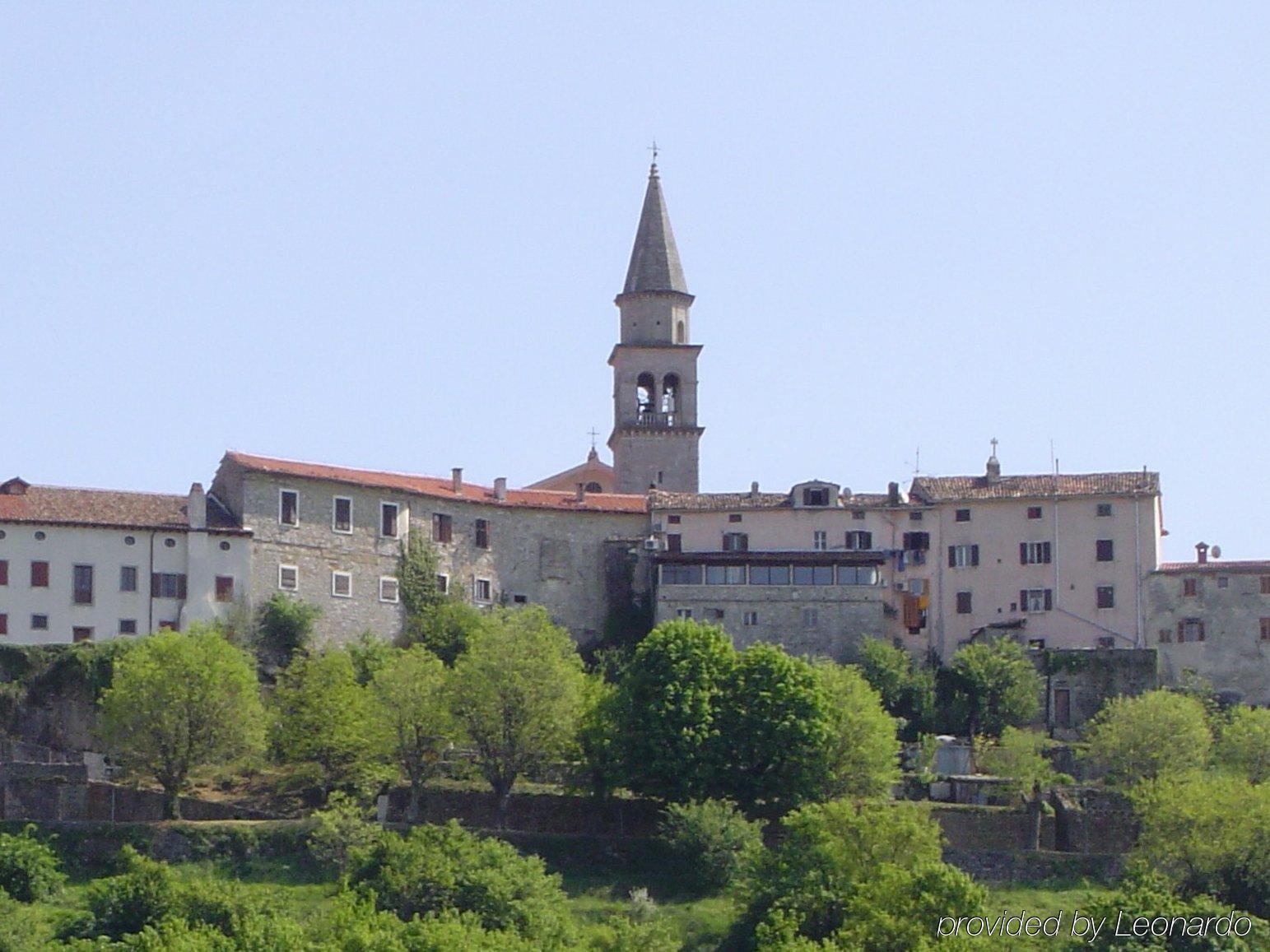 Hotel Fontana Buzet Bagian luar foto