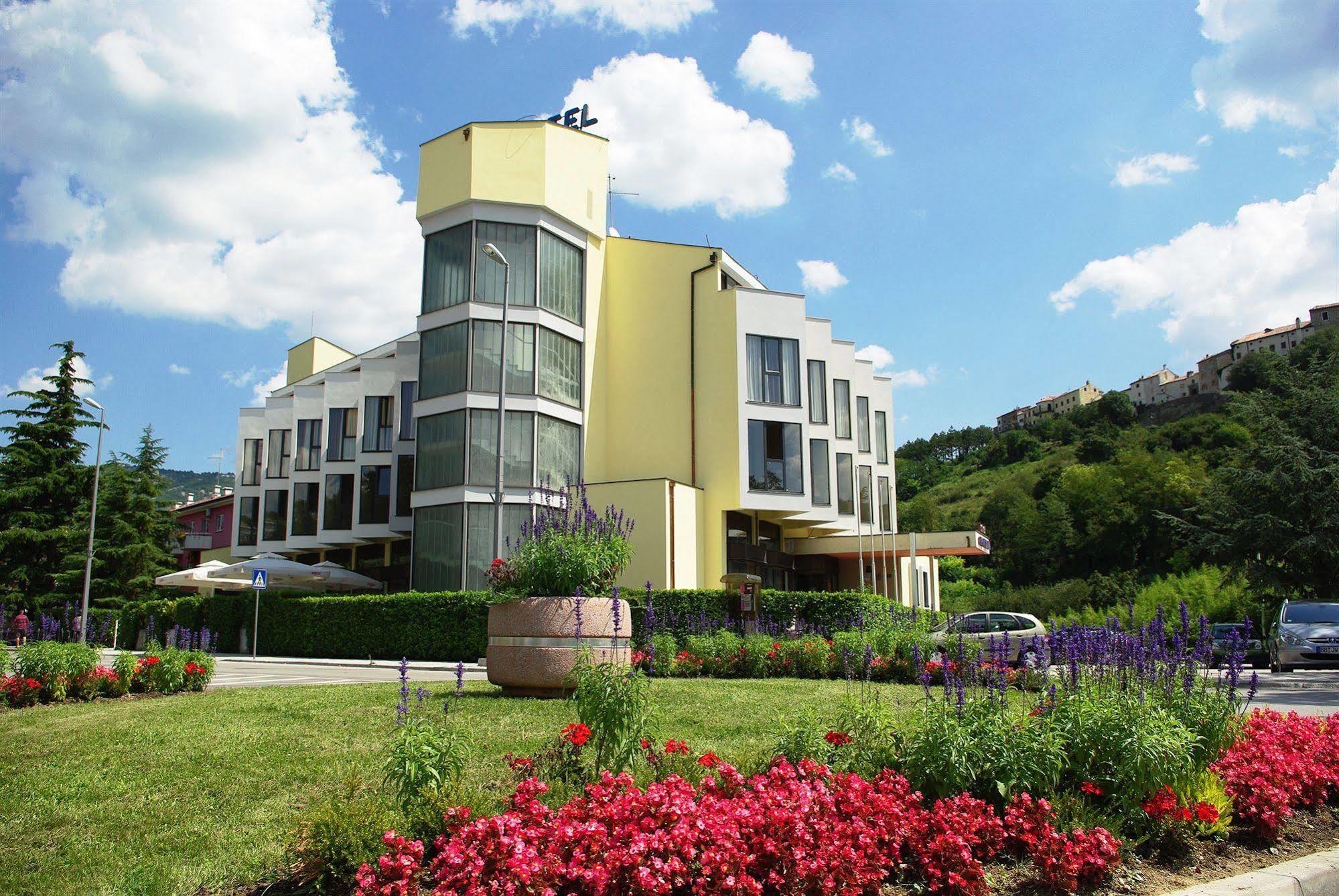 Hotel Fontana Buzet Bagian luar foto