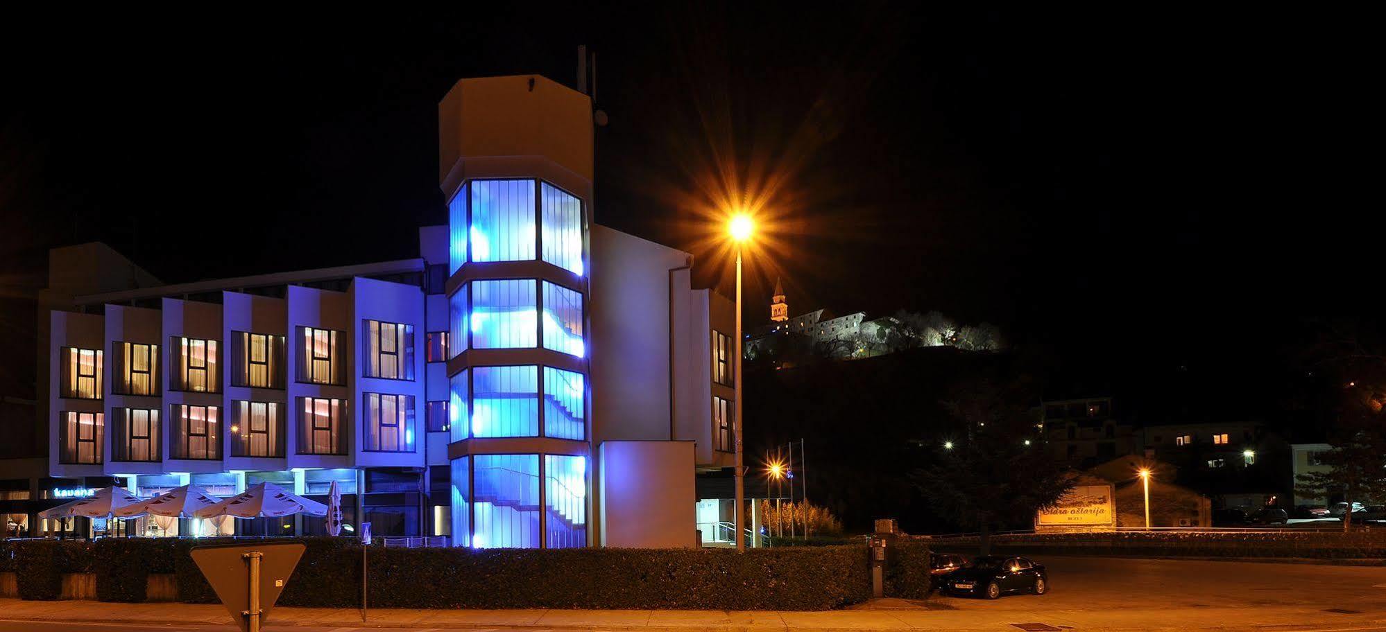 Hotel Fontana Buzet Bagian luar foto