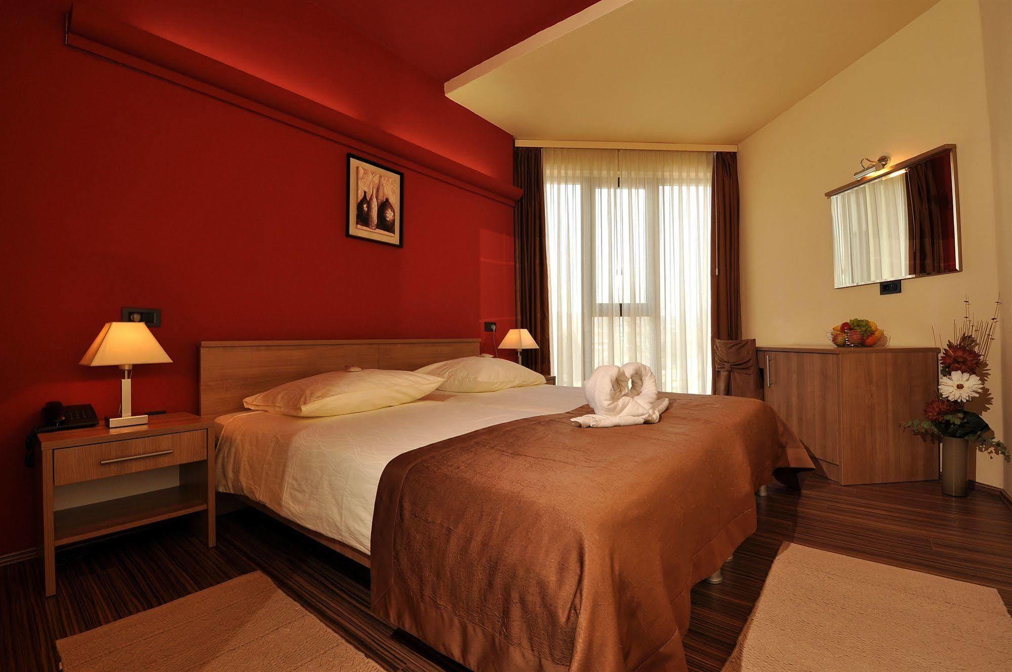 Hotel Fontana Buzet Bagian luar foto