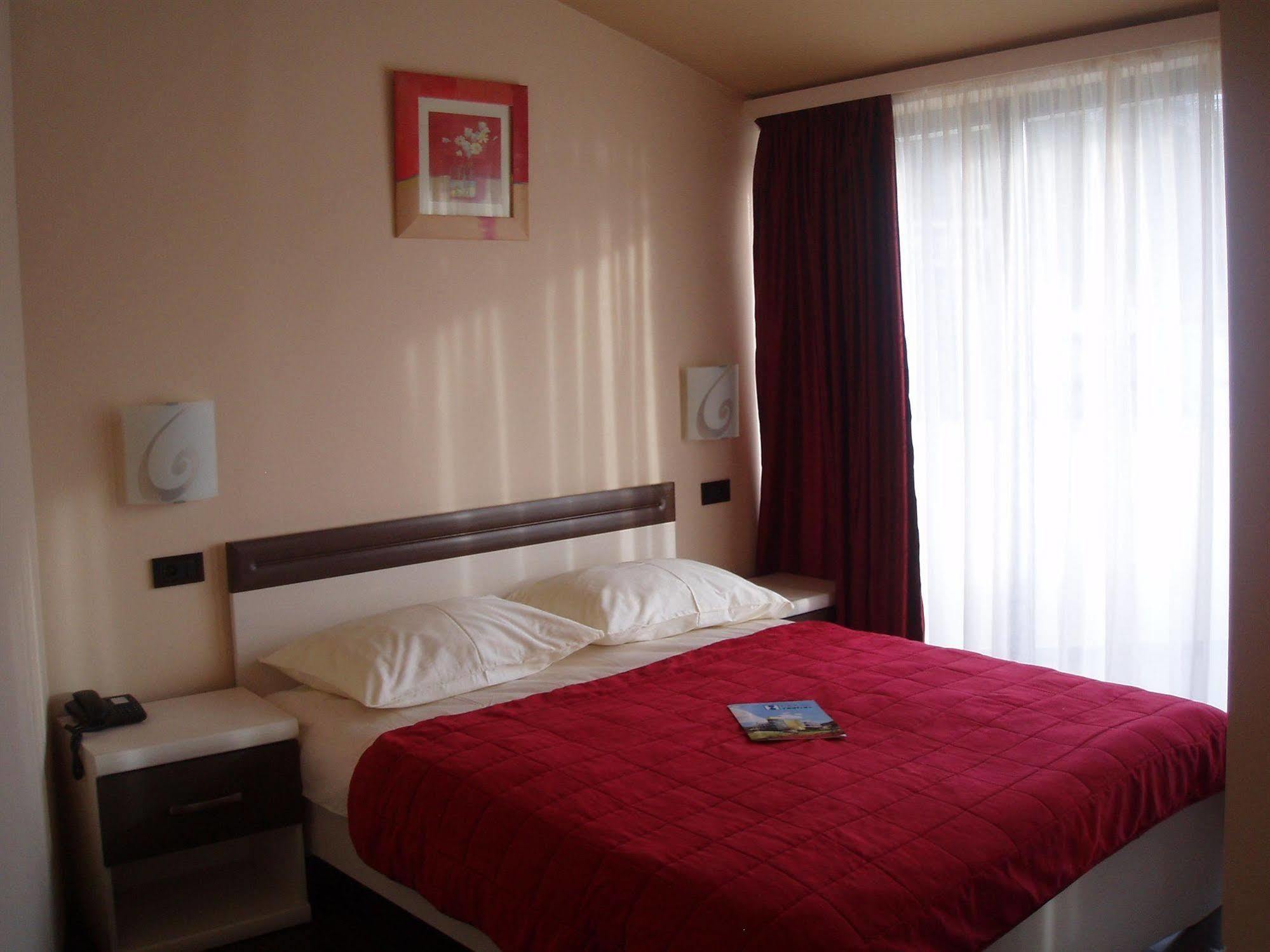 Hotel Fontana Buzet Bagian luar foto