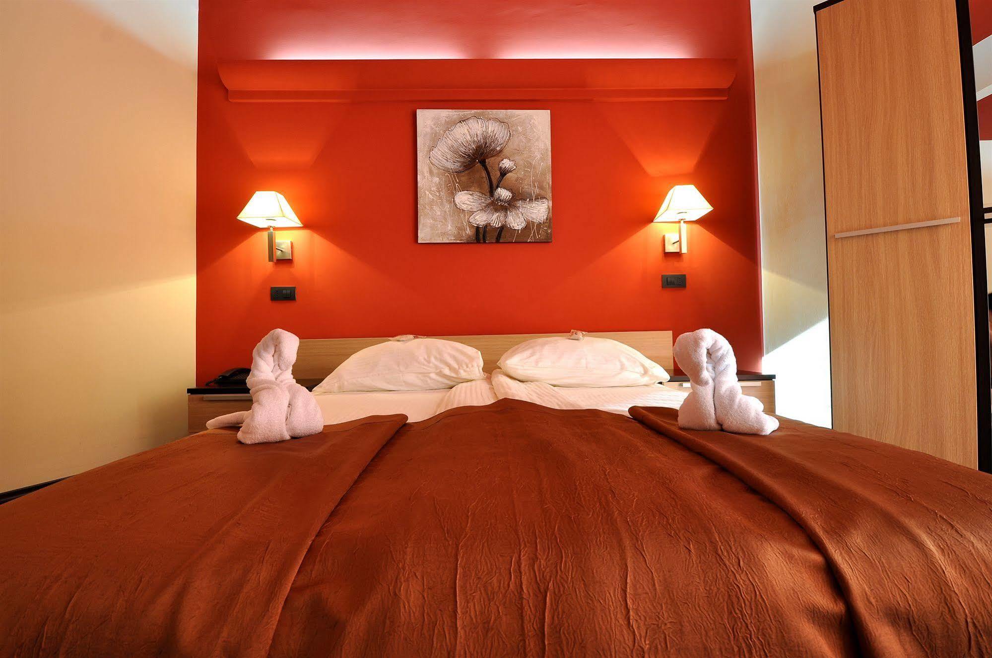 Hotel Fontana Buzet Bagian luar foto