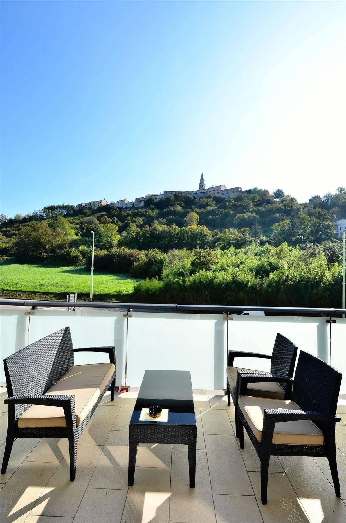 Hotel Fontana Buzet Bagian luar foto
