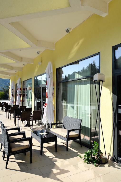 Hotel Fontana Buzet Bagian luar foto